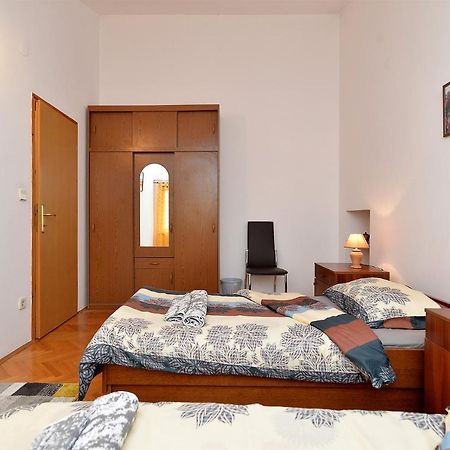 Apartment Klaudija 1629 プーラ エクステリア 写真