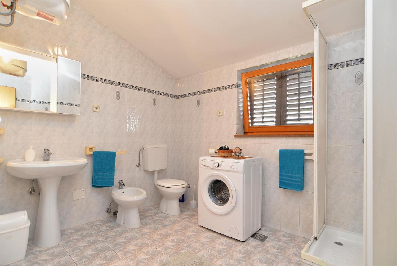Apartment Klaudija 1629 プーラ エクステリア 写真