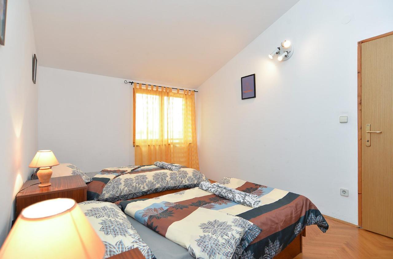 Apartment Klaudija 1629 プーラ エクステリア 写真