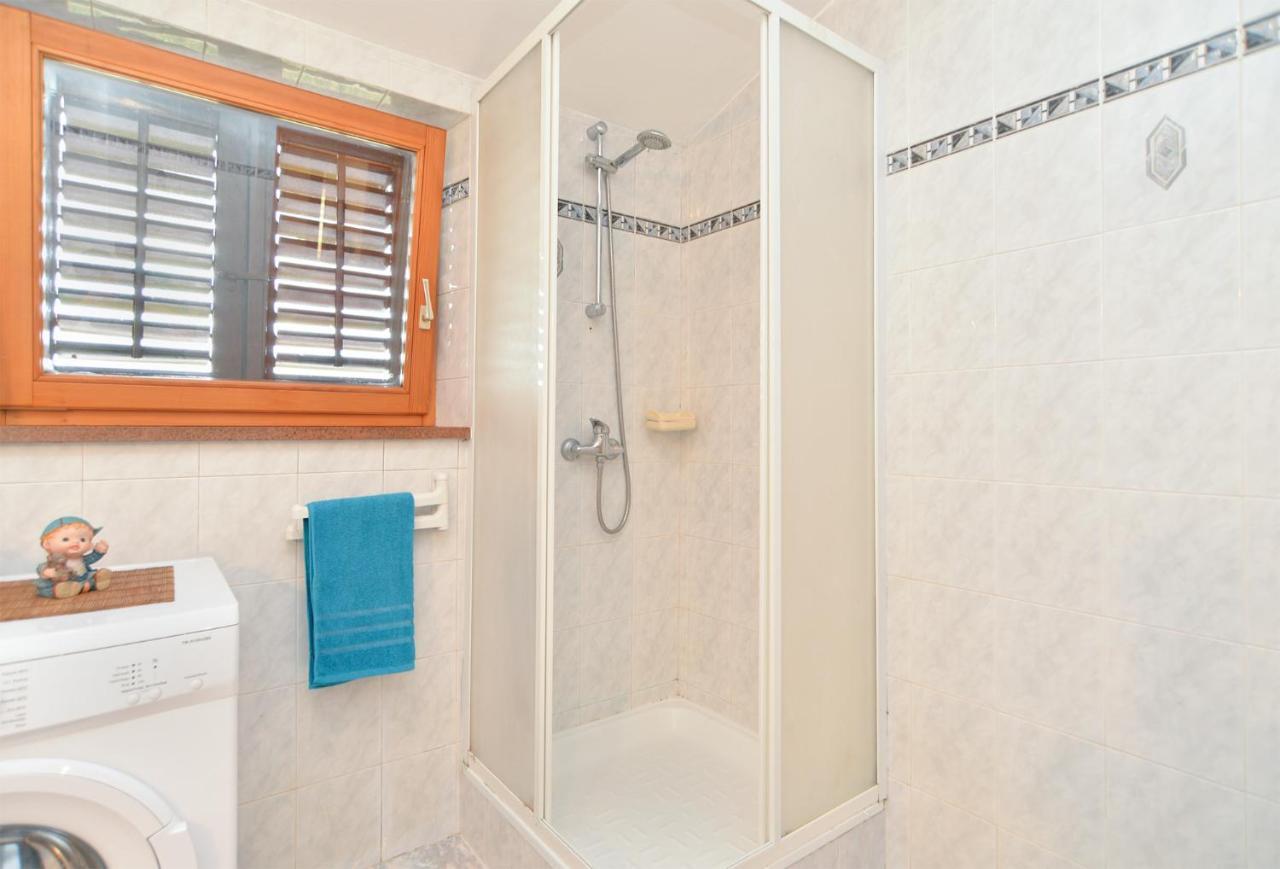 Apartment Klaudija 1629 プーラ エクステリア 写真
