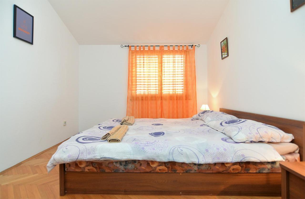 Apartment Klaudija 1629 プーラ エクステリア 写真