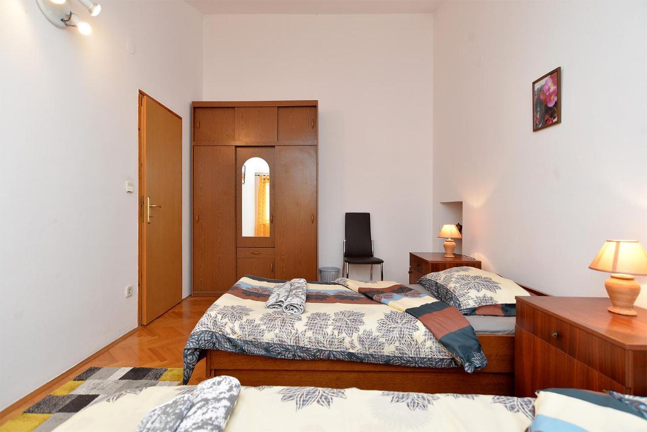 Apartment Klaudija 1629 プーラ エクステリア 写真