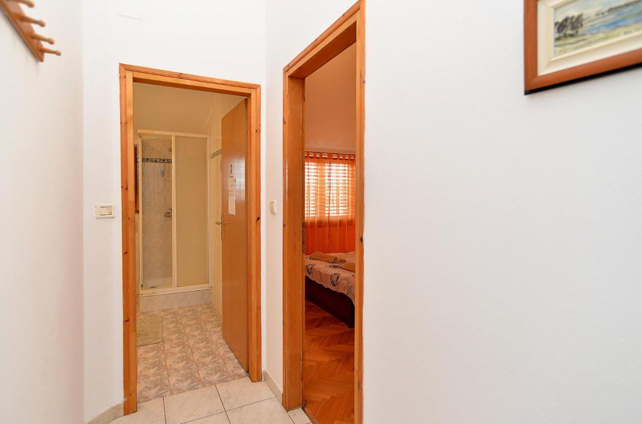 Apartment Klaudija 1629 プーラ エクステリア 写真