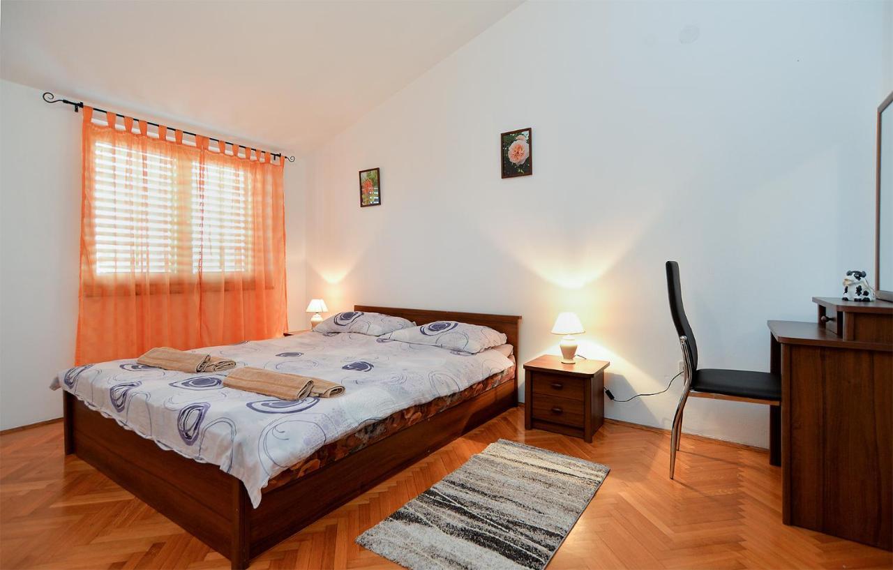 Apartment Klaudija 1629 プーラ エクステリア 写真