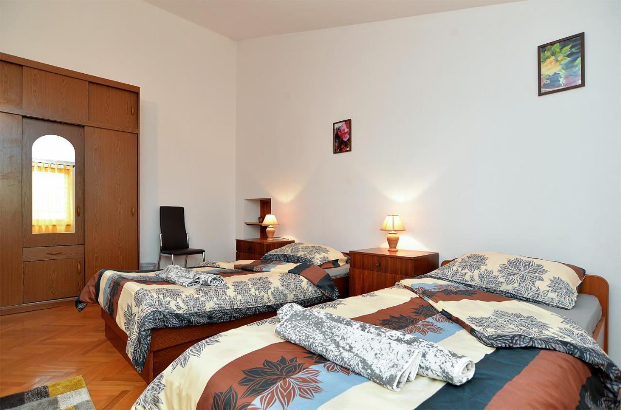 Apartment Klaudija 1629 プーラ エクステリア 写真